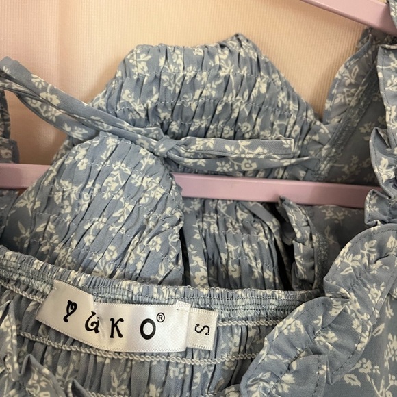 Blue and White Puff Sleeve Ruffled Blouse - Picture 5 of 5